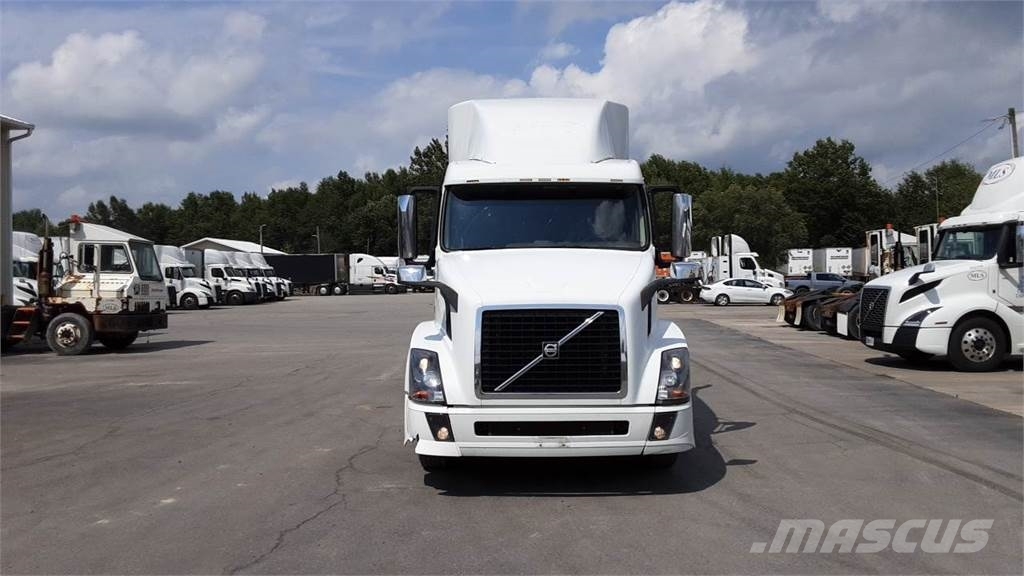 Volvo VNL 740 Trekkers