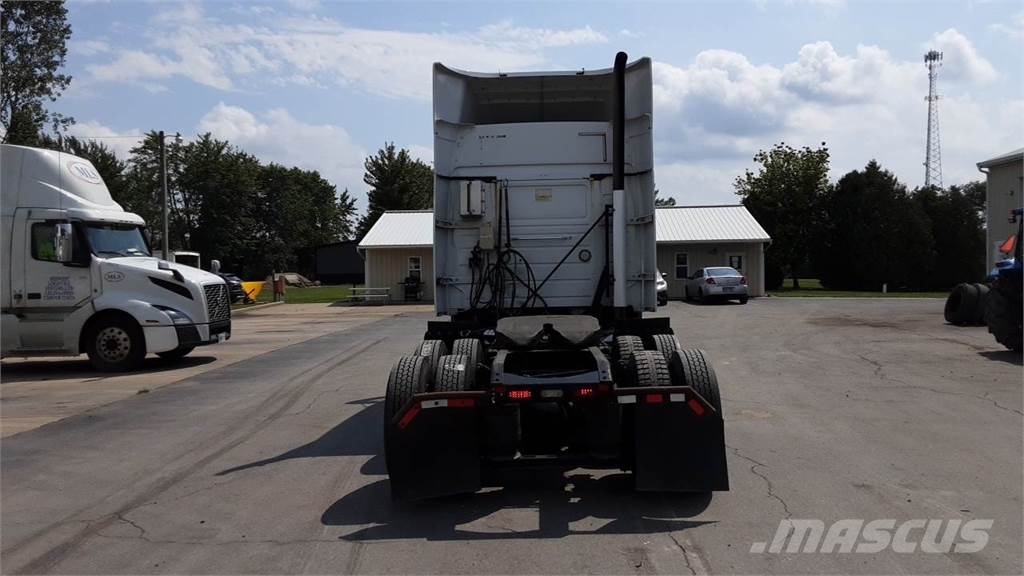 Volvo VNL 740 Trekkers