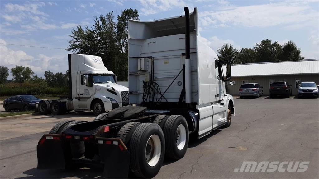 Volvo VNL 740 Trekkers