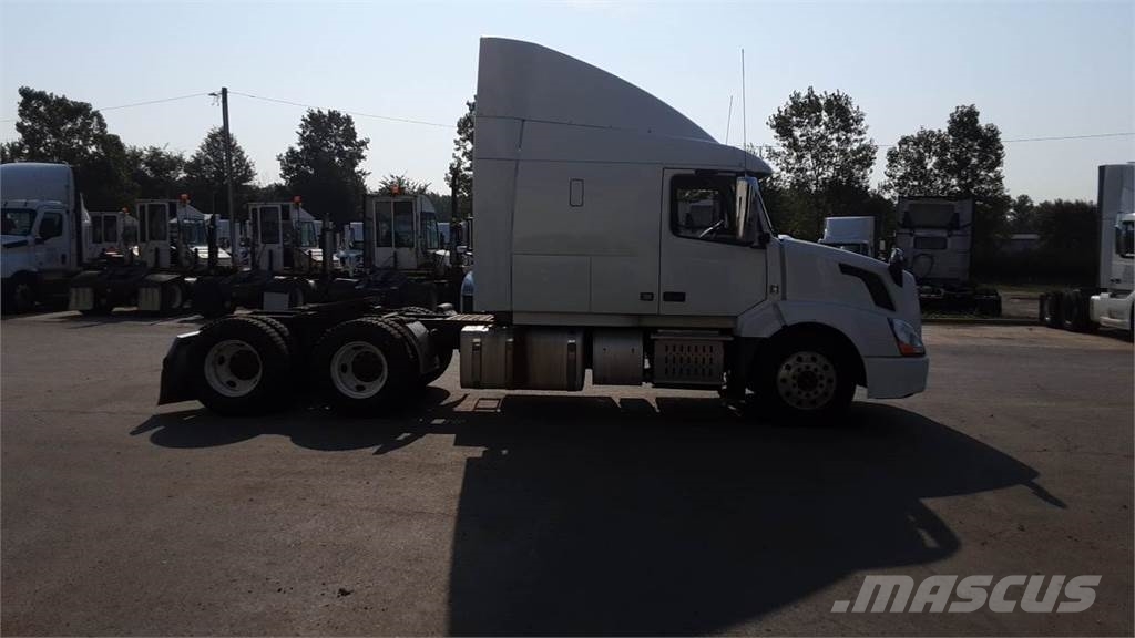 Volvo VNL 740 Trekkers
