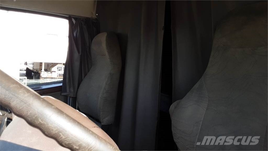 Volvo VNL 740 Trekkers