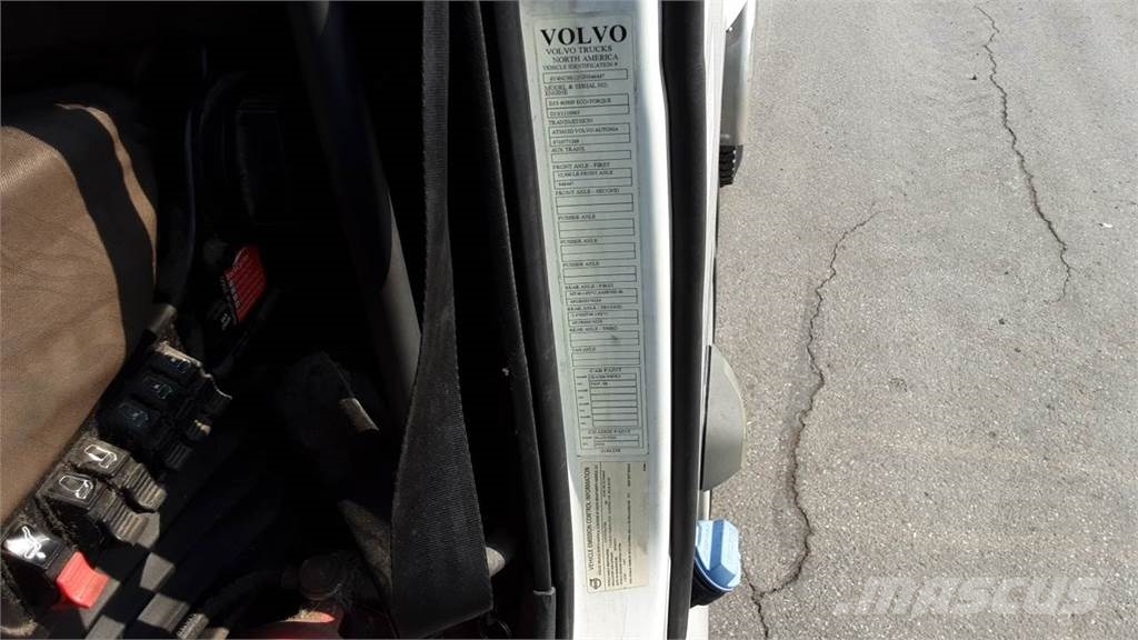 Volvo VNL 740 Trekkers
