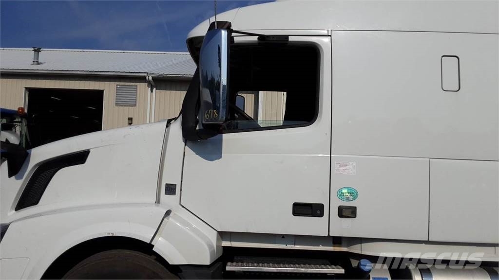Volvo VNL 740 Trekkers