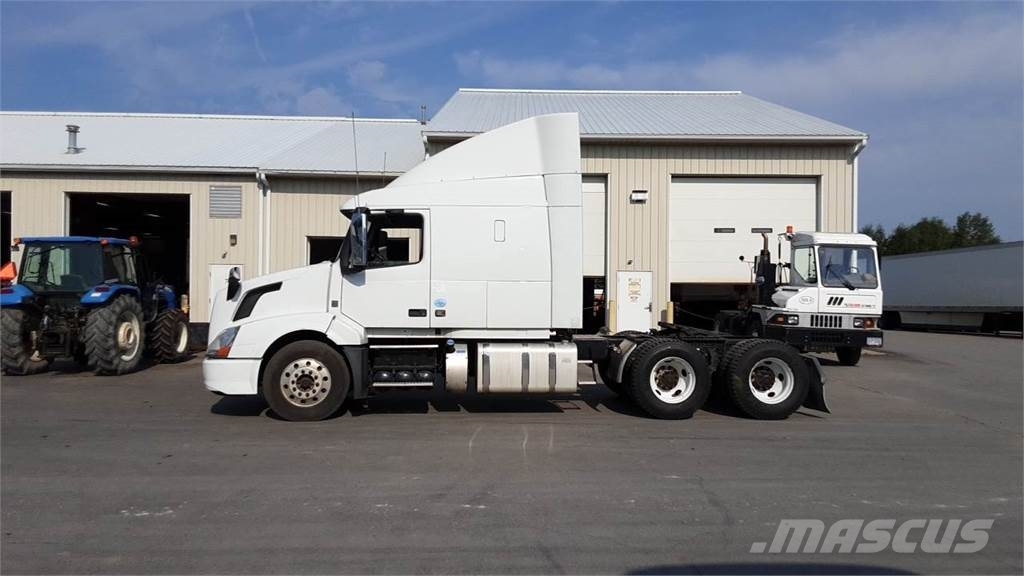Volvo VNL 740 Trekkers