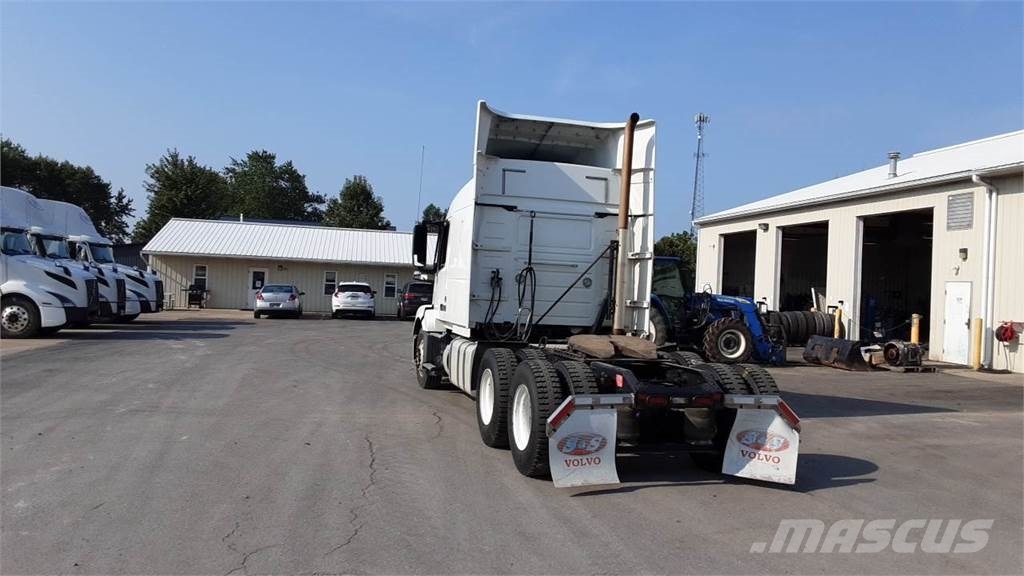 Volvo VNL 740 Trekkers