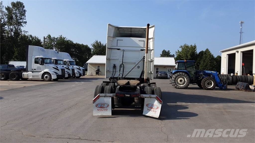 Volvo VNL 740 Trekkers