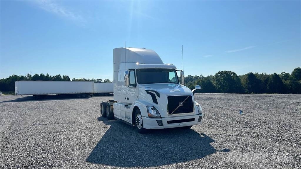 Volvo VNL 740 Trekkers