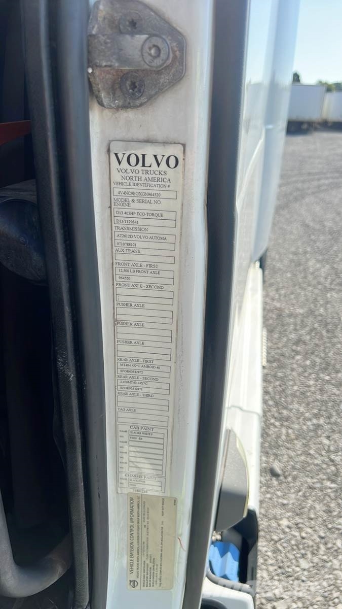 Volvo VNL 740 Trekkers