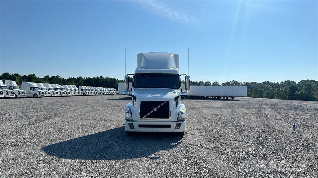 Volvo VNL 740 Trekkers