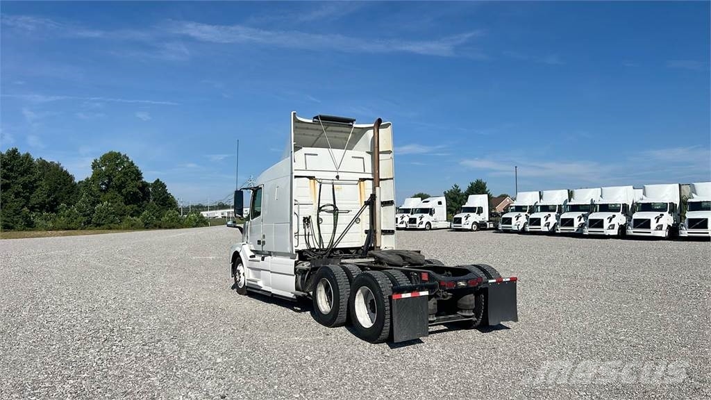 Volvo VNL 740 Trekkers