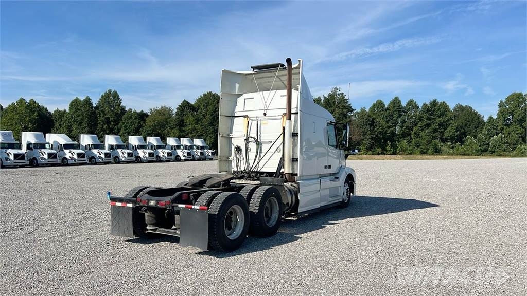 Volvo VNL 740 Trekkers