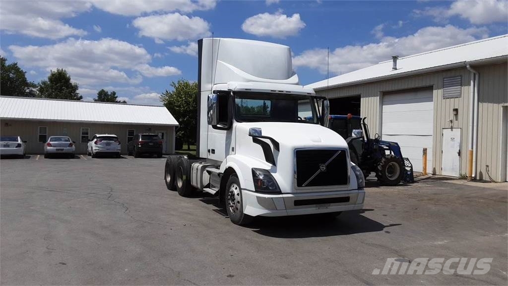 Volvo VNL300 Trekkers