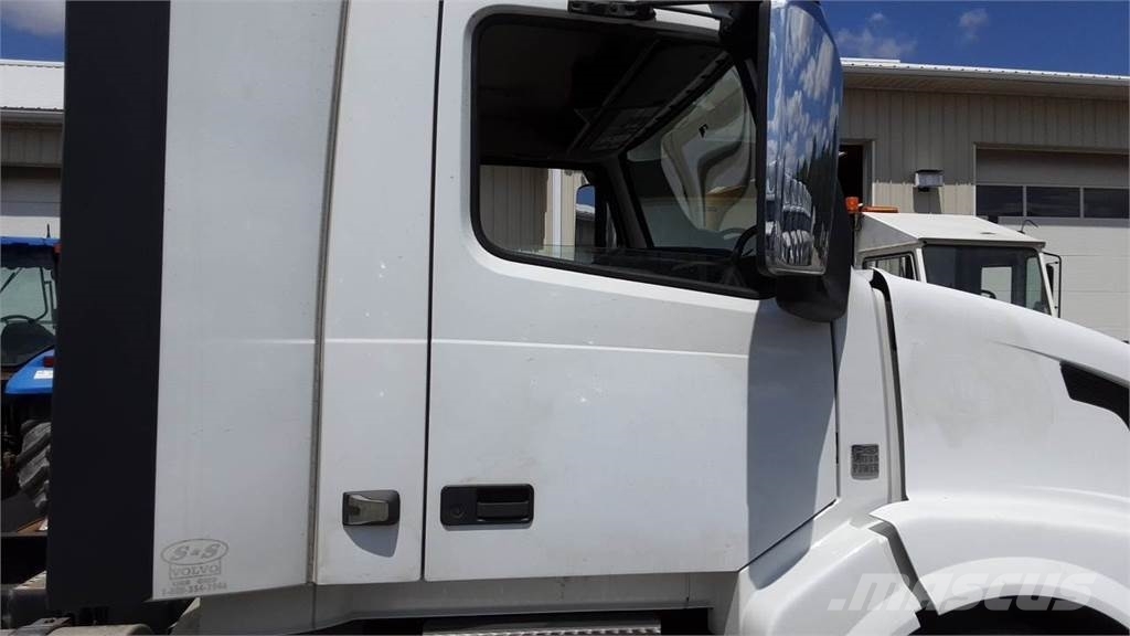 Volvo VNL300 Trekkers
