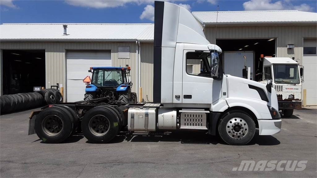 Volvo VNL300 Trekkers