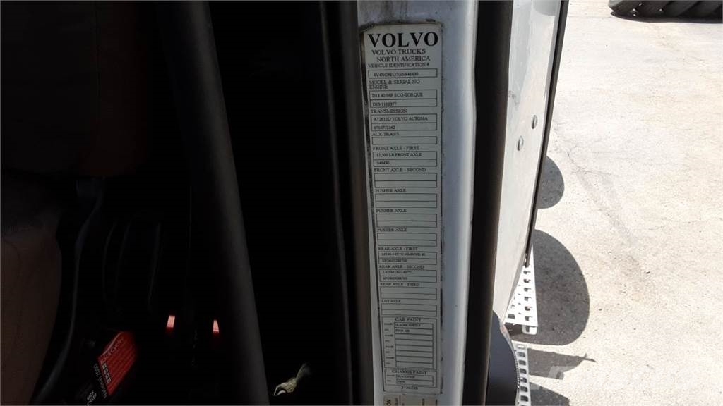 Volvo VNL300 Trekkers