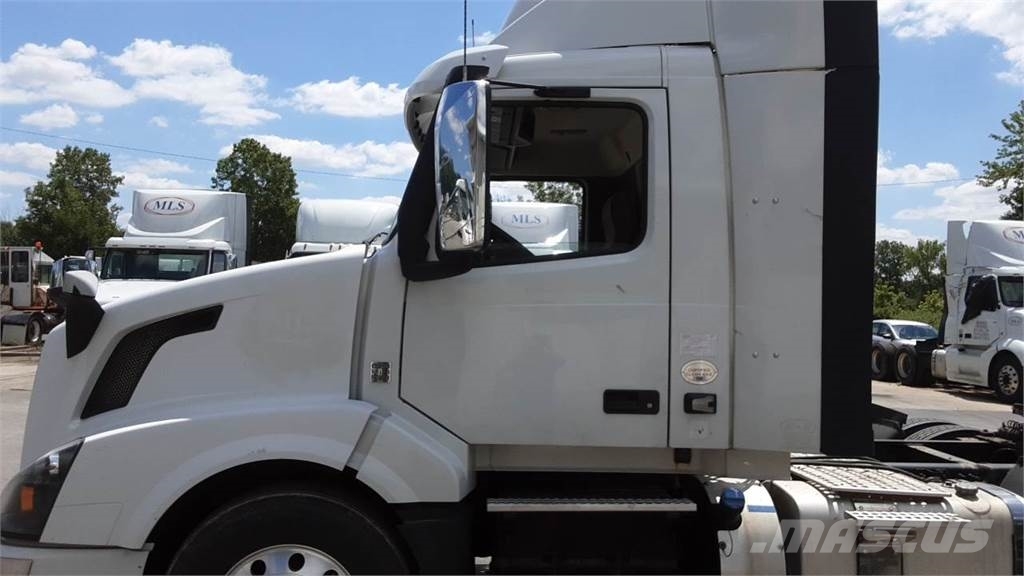 Volvo VNL300 Trekkers