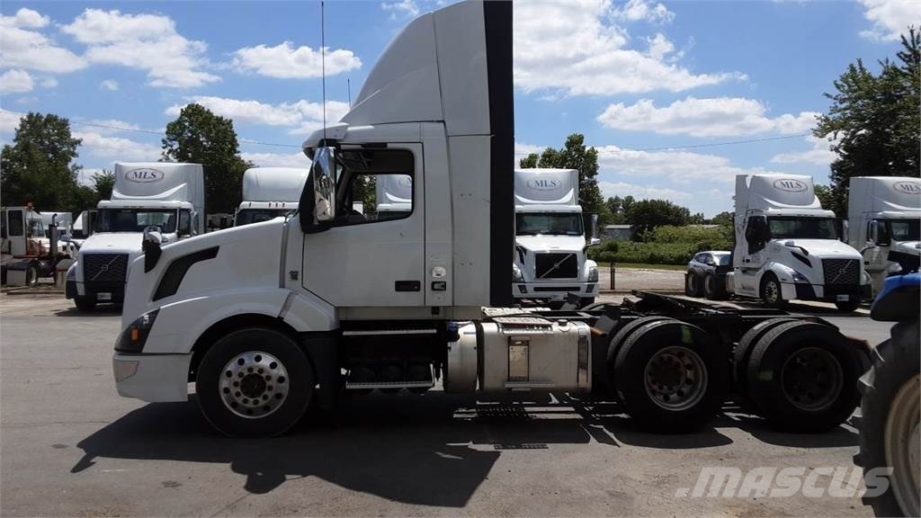 Volvo VNL300 Trekkers