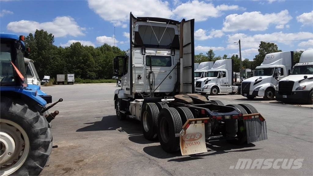 Volvo VNL300 Trekkers