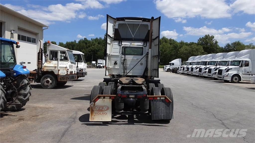 Volvo VNL300 Trekkers