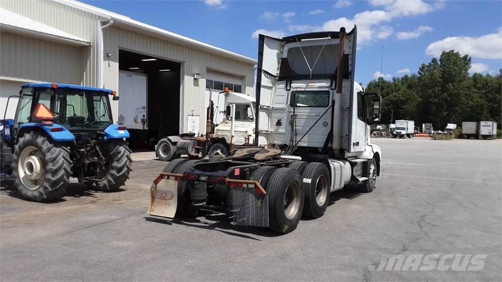 Volvo VNL300 Trekkers