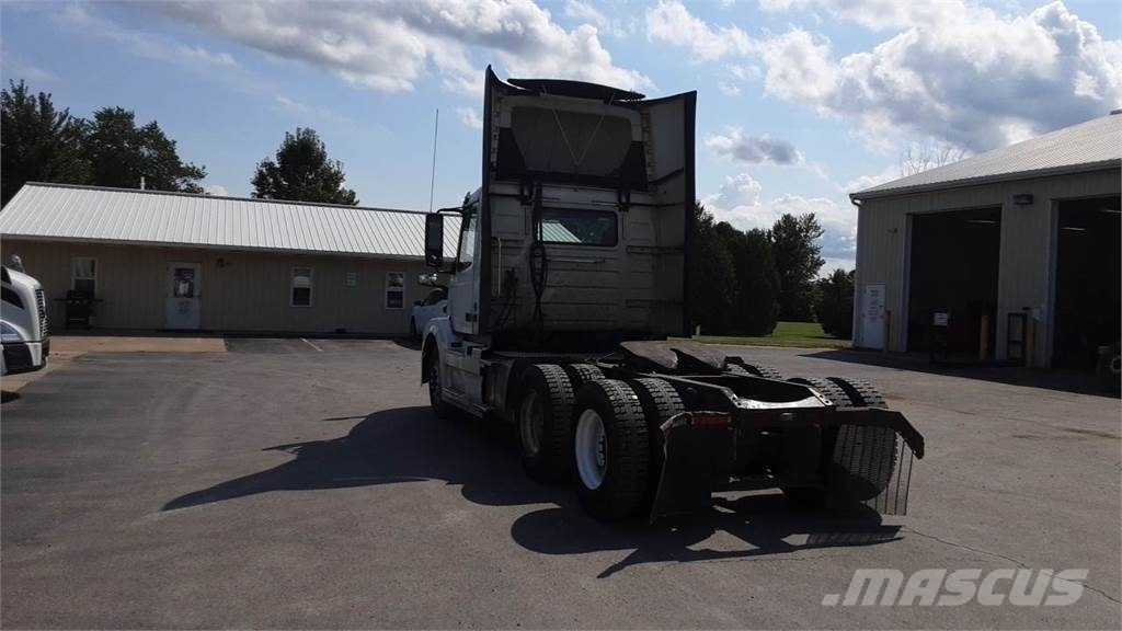 Volvo VNL300 Vilcēji