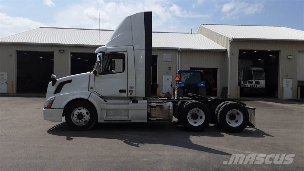 Volvo VNL300 Седельные тягачи