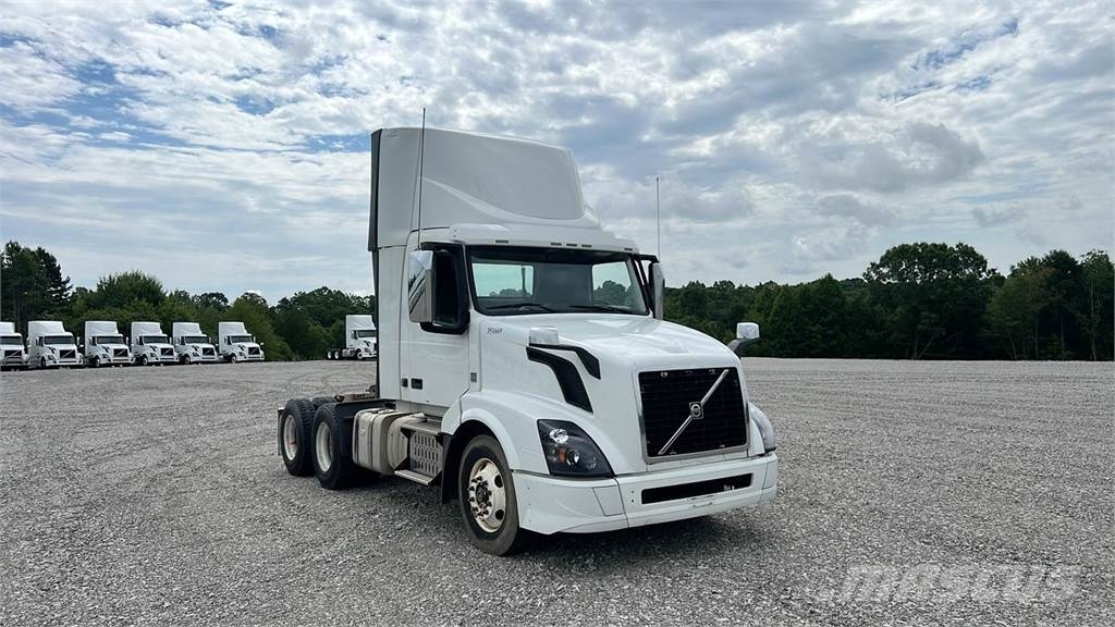 Volvo VNL300 وحدات الجر