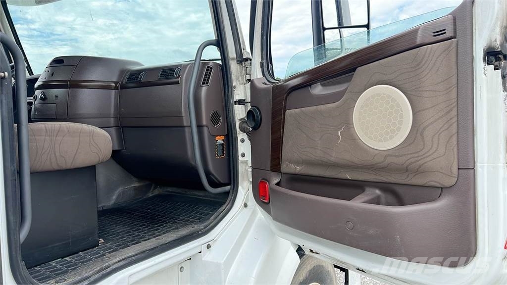 Volvo VNL300 وحدات الجر