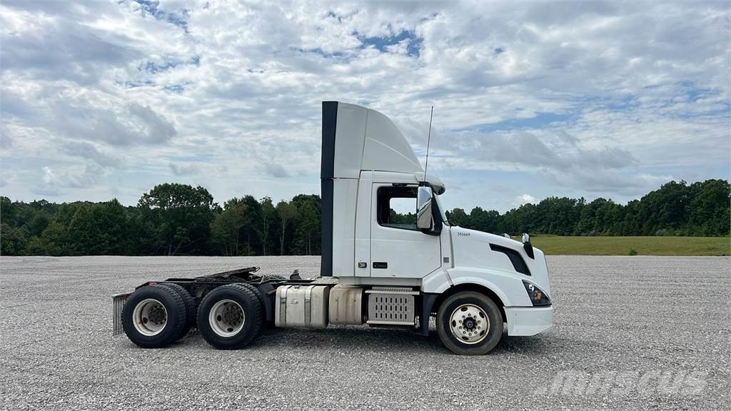 Volvo VNL300 وحدات الجر