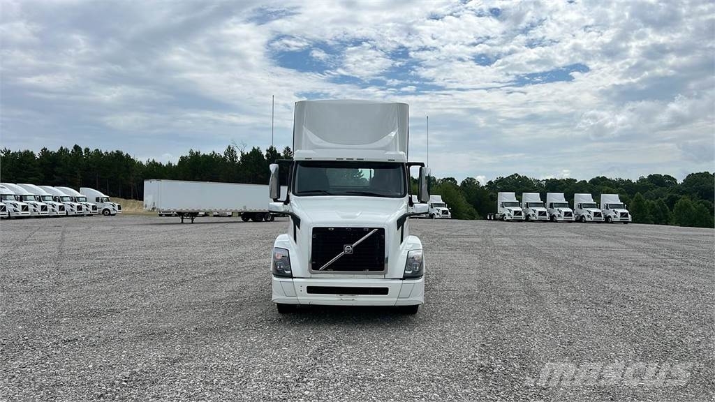 Volvo VNL300 وحدات الجر