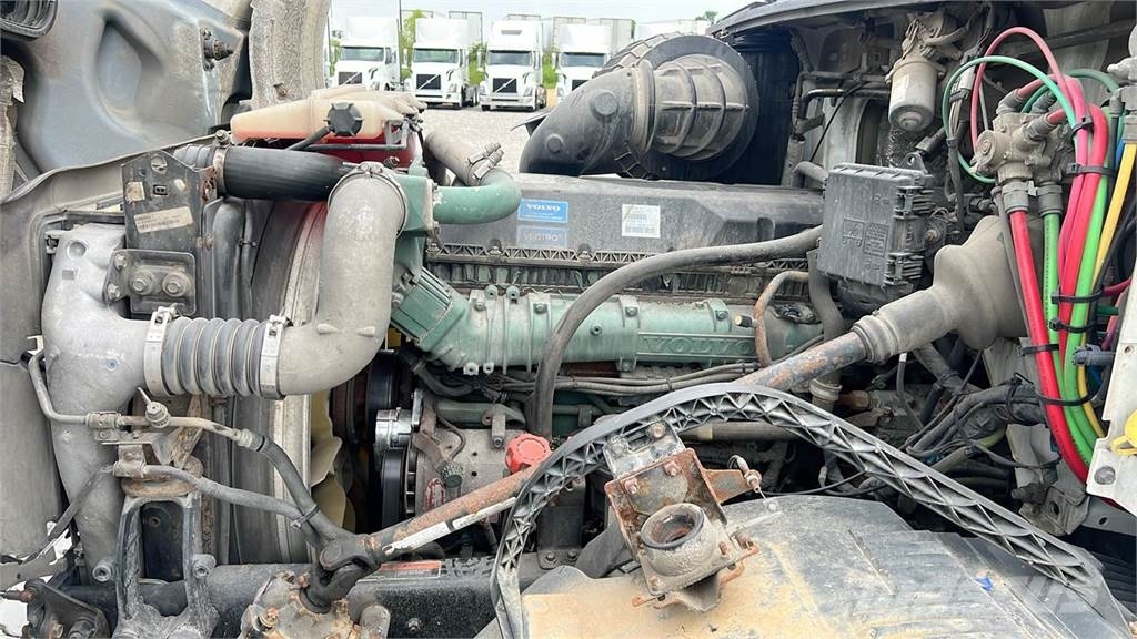Volvo VNL300 وحدات الجر