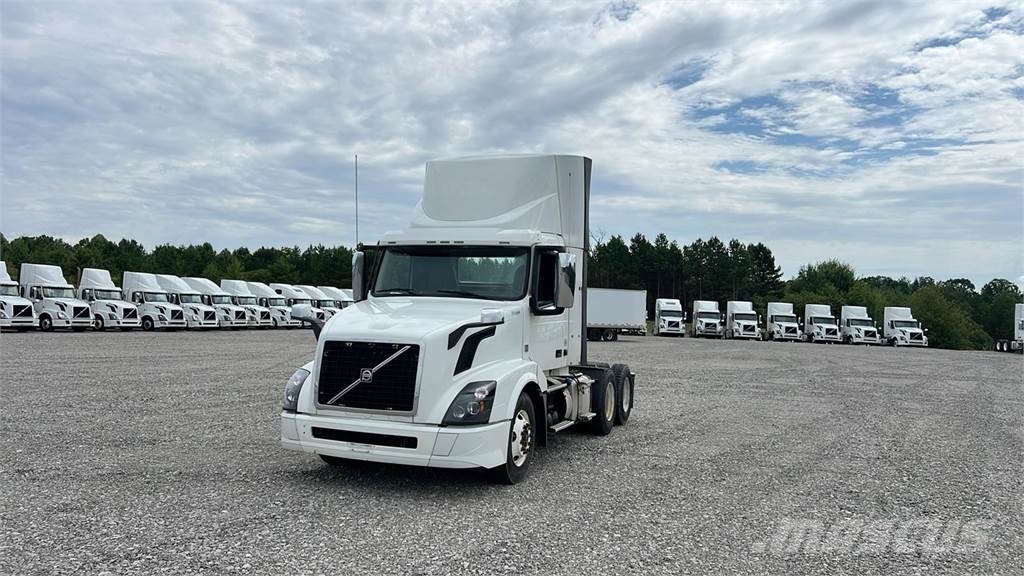 Volvo VNL300 وحدات الجر