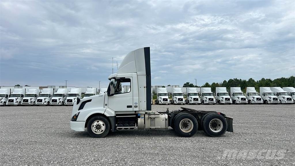Volvo VNL300 وحدات الجر