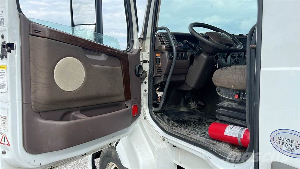 Volvo VNL300 وحدات الجر