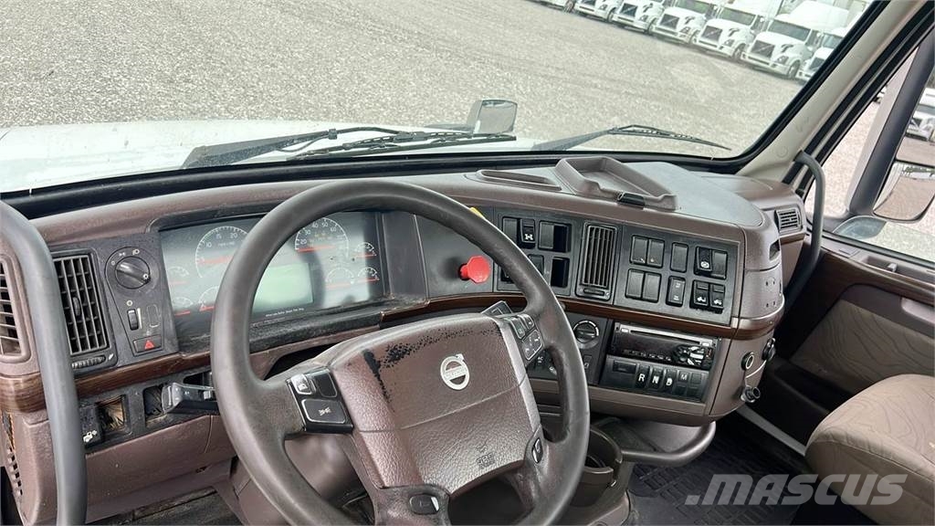 Volvo VNL300 وحدات الجر