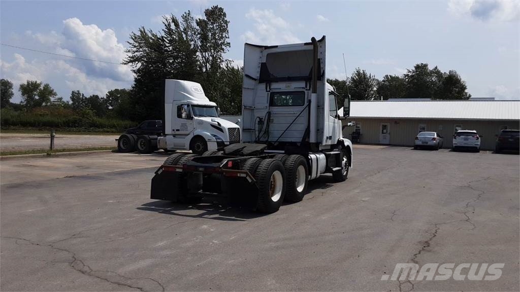 Volvo VNL300 Седельные тягачи