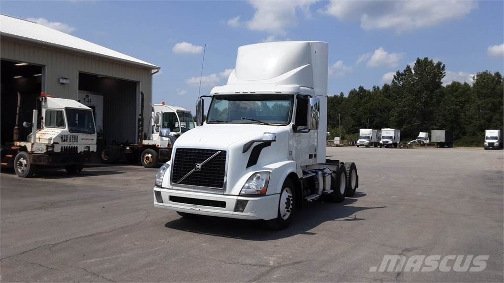Volvo VNL300 Седельные тягачи