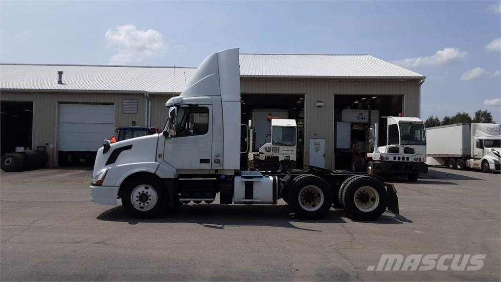 Volvo VNL300 Седельные тягачи