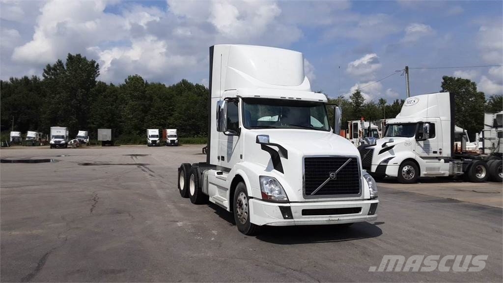Volvo VNL300 وحدات الجر