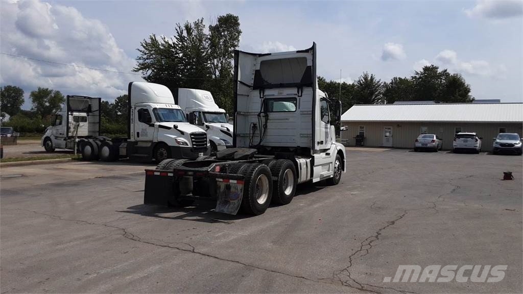 Volvo VNL300 وحدات الجر