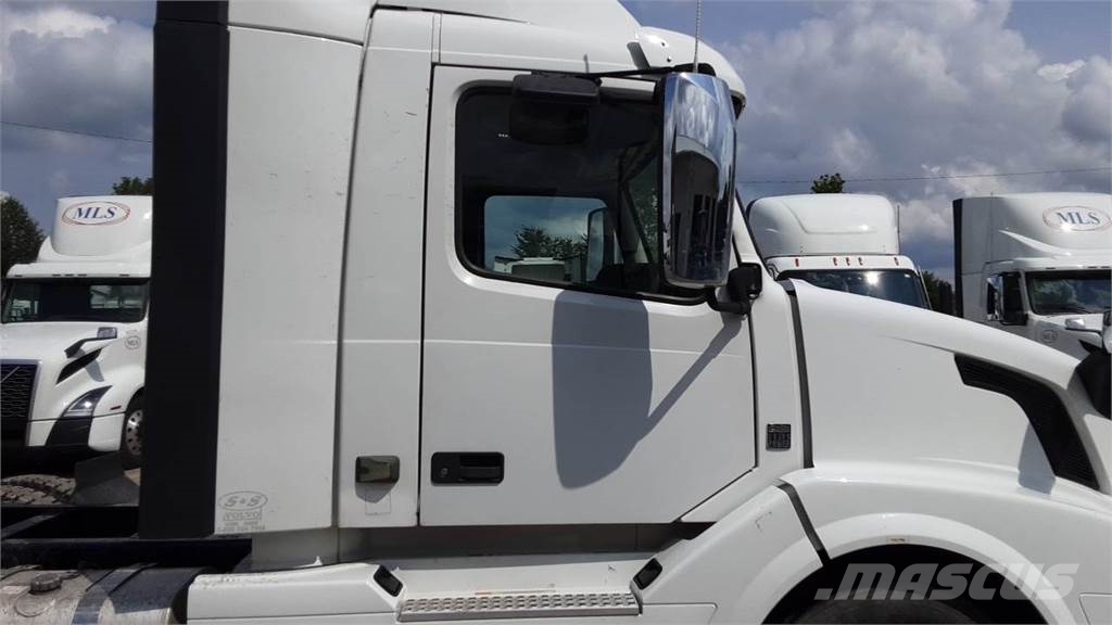 Volvo VNL300 وحدات الجر