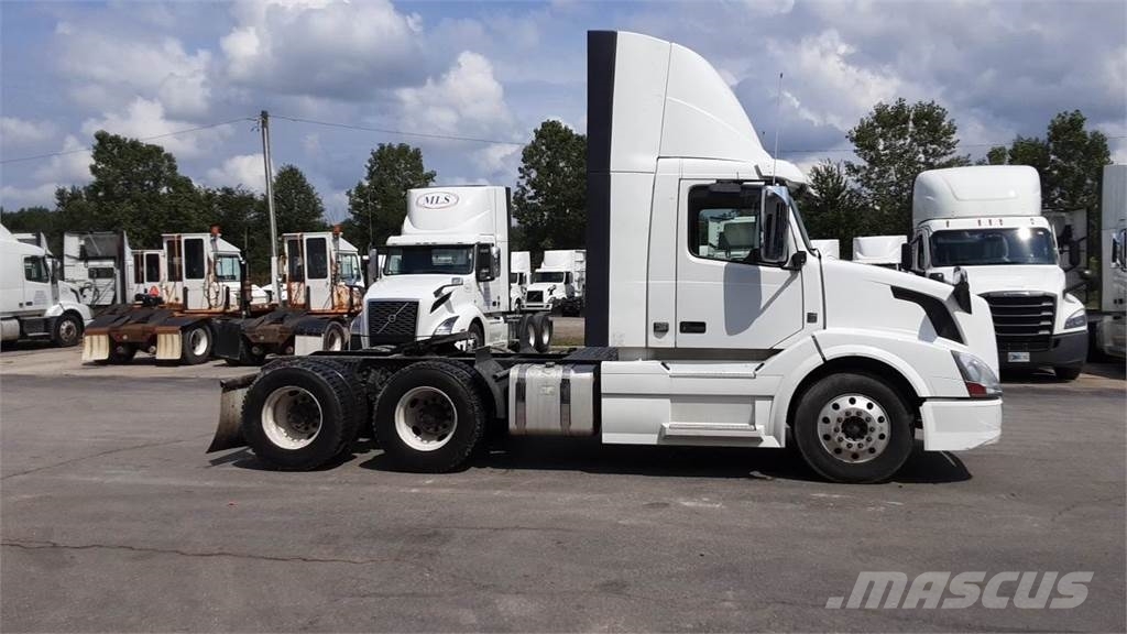 Volvo VNL300 وحدات الجر