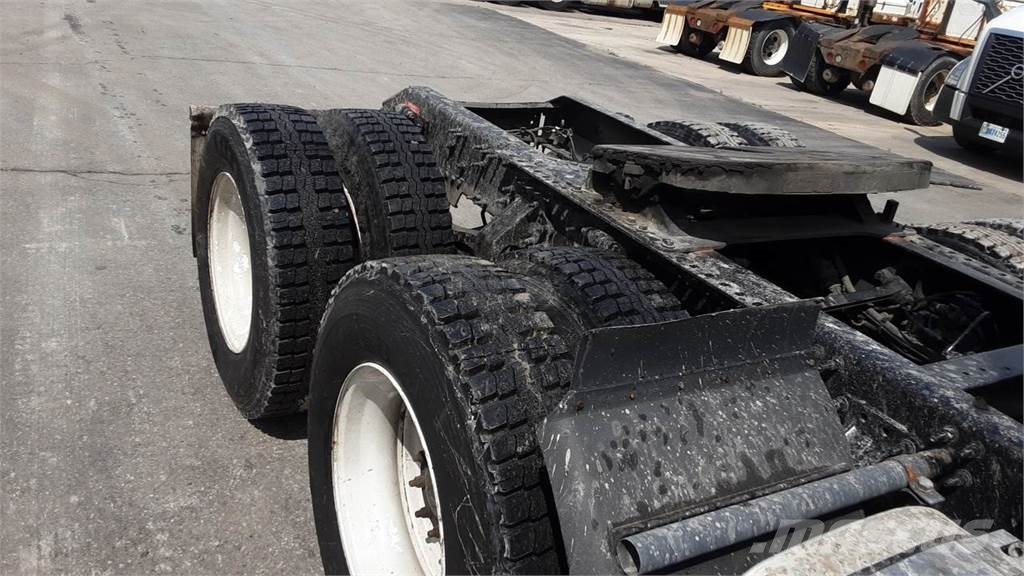 Volvo VNL300 وحدات الجر