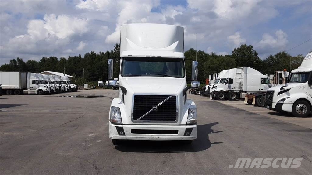 Volvo VNL300 وحدات الجر