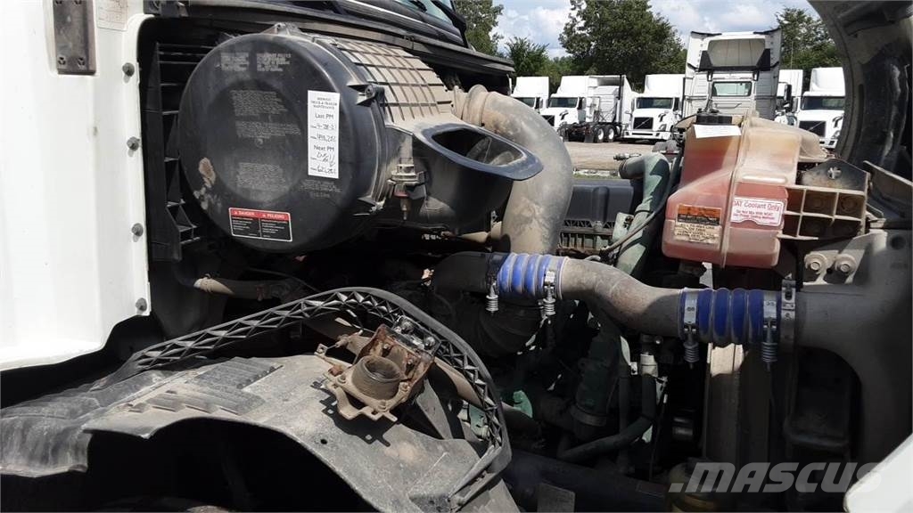 Volvo VNL300 وحدات الجر