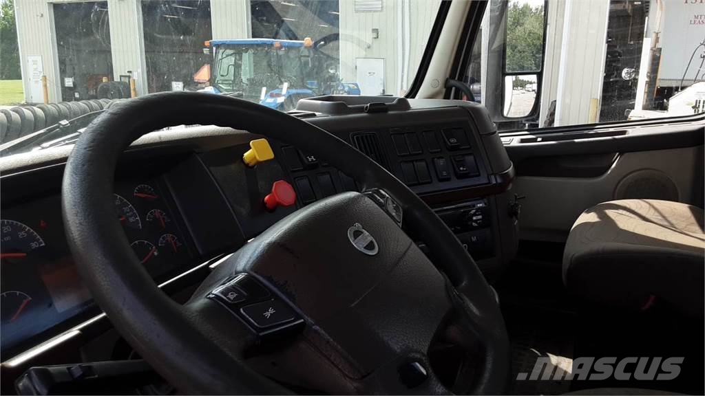 Volvo VNL300 وحدات الجر