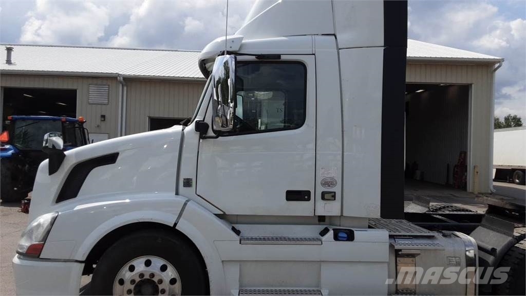Volvo VNL300 وحدات الجر