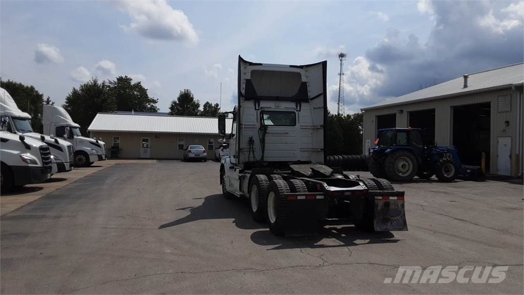 Volvo VNL300 وحدات الجر