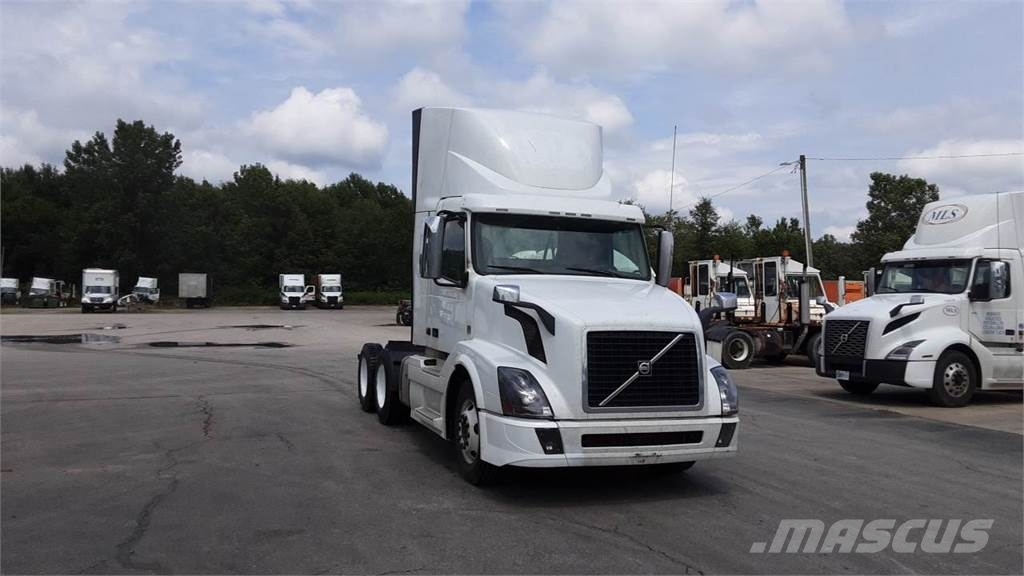 Volvo VNL300 وحدات الجر