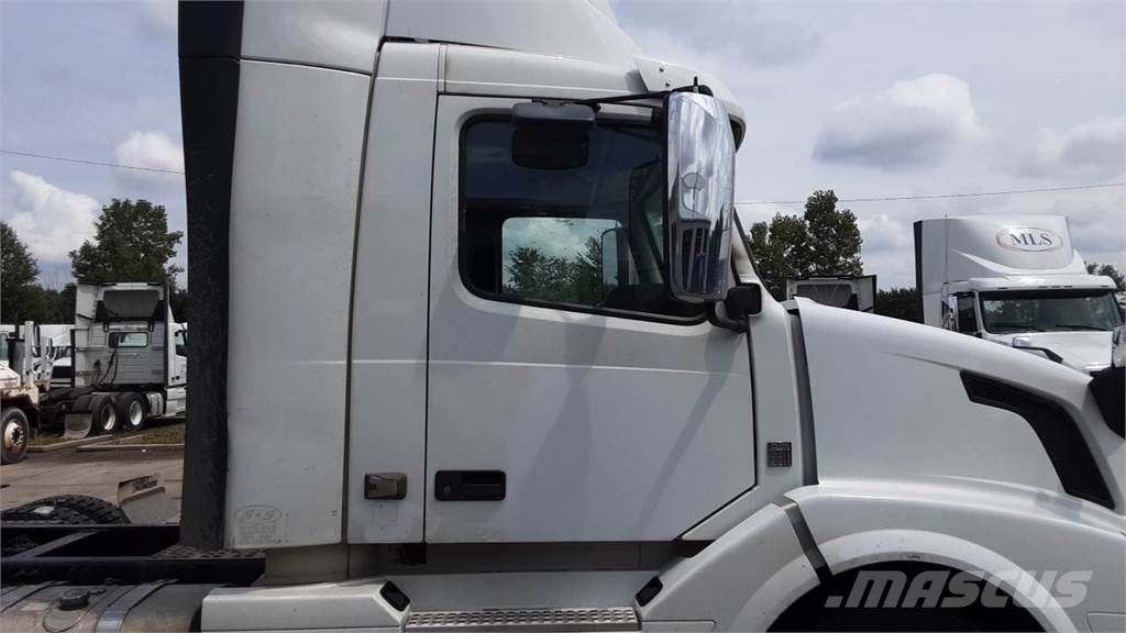 Volvo VNL300 وحدات الجر